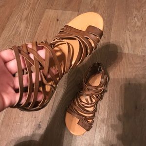 Girls’ brown sandal. Size 1